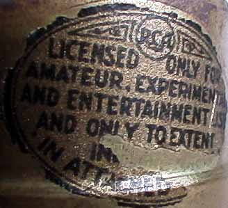 �\�P�b�g�ɓ\��t����ꂽ���[�J�[�̃V�[��