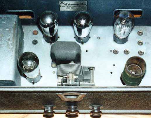 ���������W�I�̐^��ǔz�u