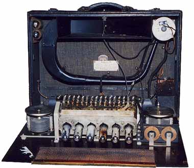 RCA Radiola24 �@6���X�[�p�[�w�e���_�C���@�|�[�^�u����M�@�̒����J�����Ƃ���